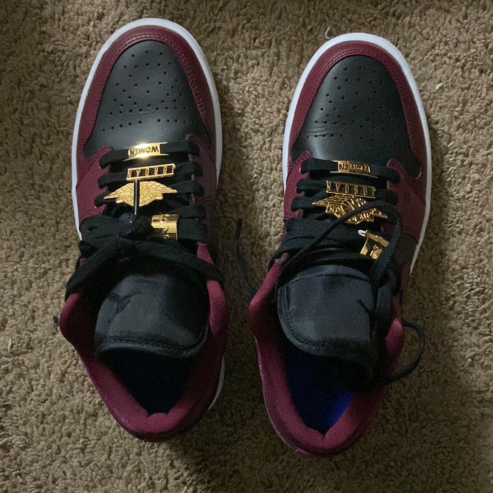 Jordan 1 low SE Dark Beetroot